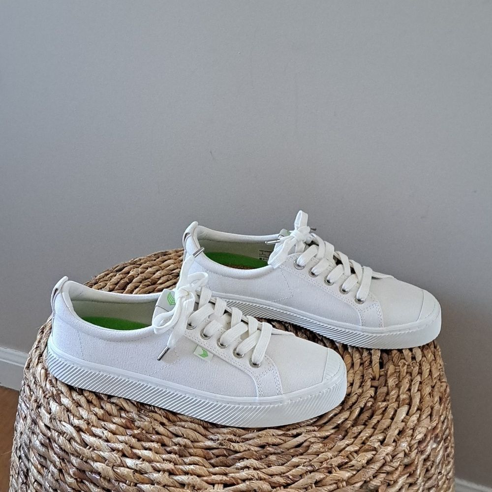 NWOT Cariuma Unisex OCA Off White Low Canvas Casual/Athleisure‎ Sneakers M7.5/W9